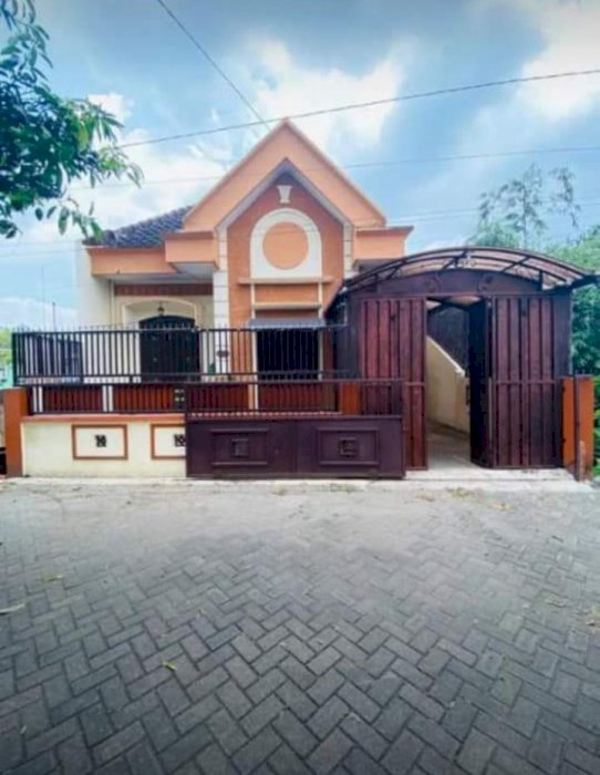 DI JUAL RUMAH  2 LANTAI LOKASI SULFAT BLIMBING KOTA MALANG