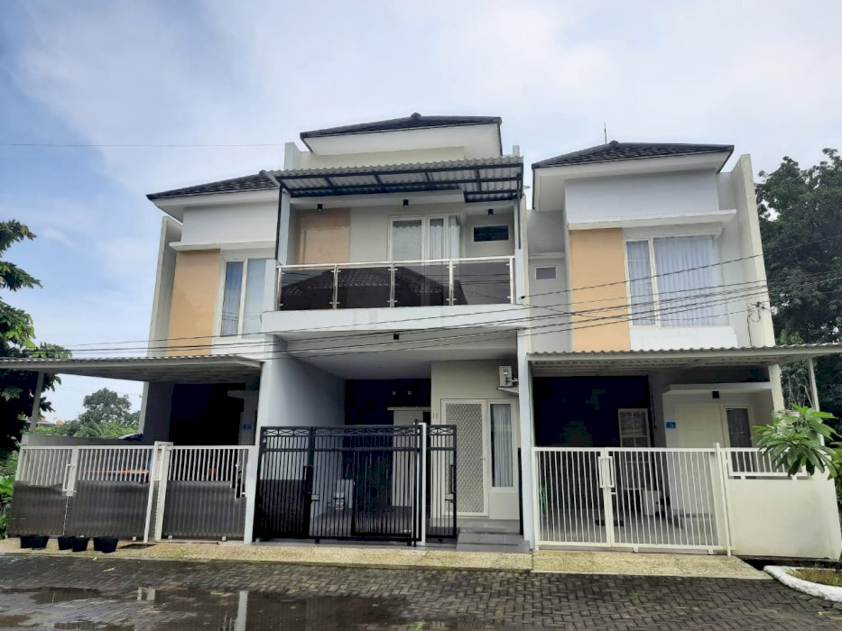 410_Dijual Rumah SHM 2 Lantai di Perumahan Rungkut Asri Tengah Surabay