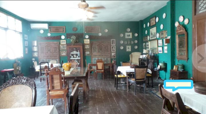 Jual rumah dicideng untuk bisnis ,resto ,kostan . Artfull thematic