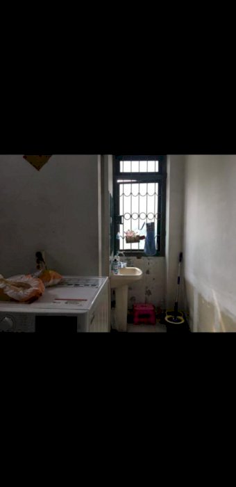 RUMAH DI JEMBATAN LIMA SIAP HUNI 8 KMR TIDUR, HADAP JALAN RAYA