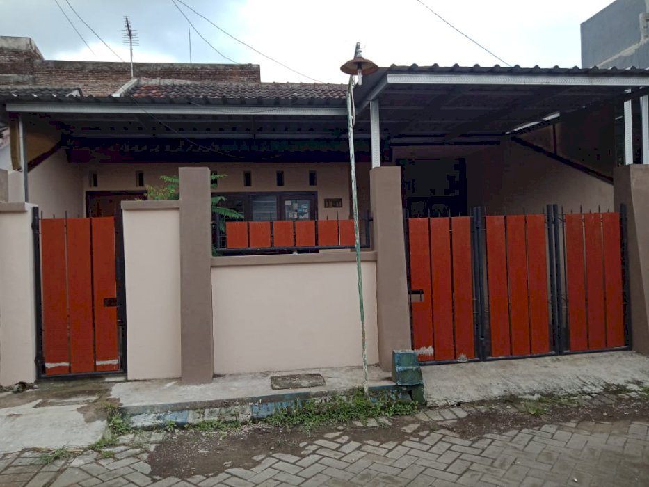 RUMAH MODERN MINIMALIS LOKASI SAWOJAJAR
