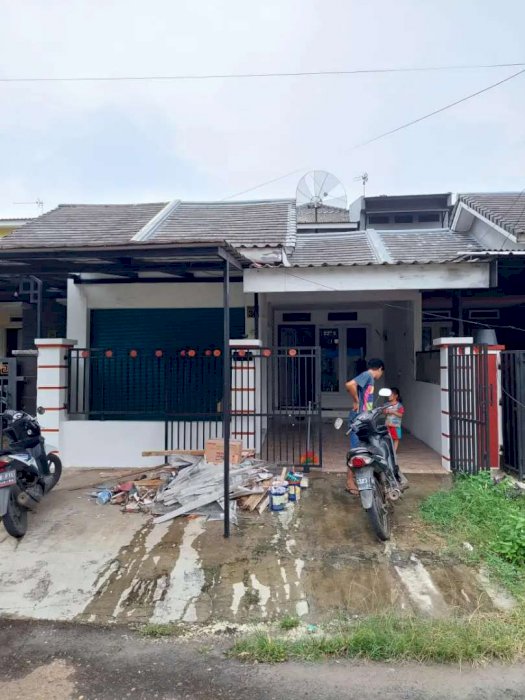 Di jual cash Metland Transyogi dekt mol luas 96 full renov 2 lntai SHM