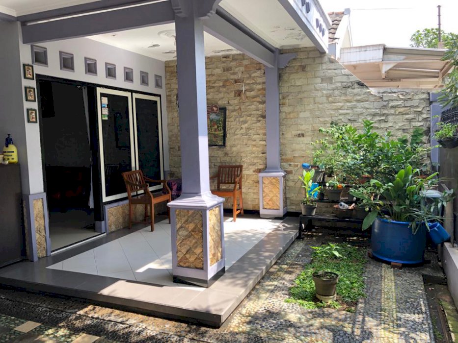 RUMAH DENGAN DAPUR CANTIK