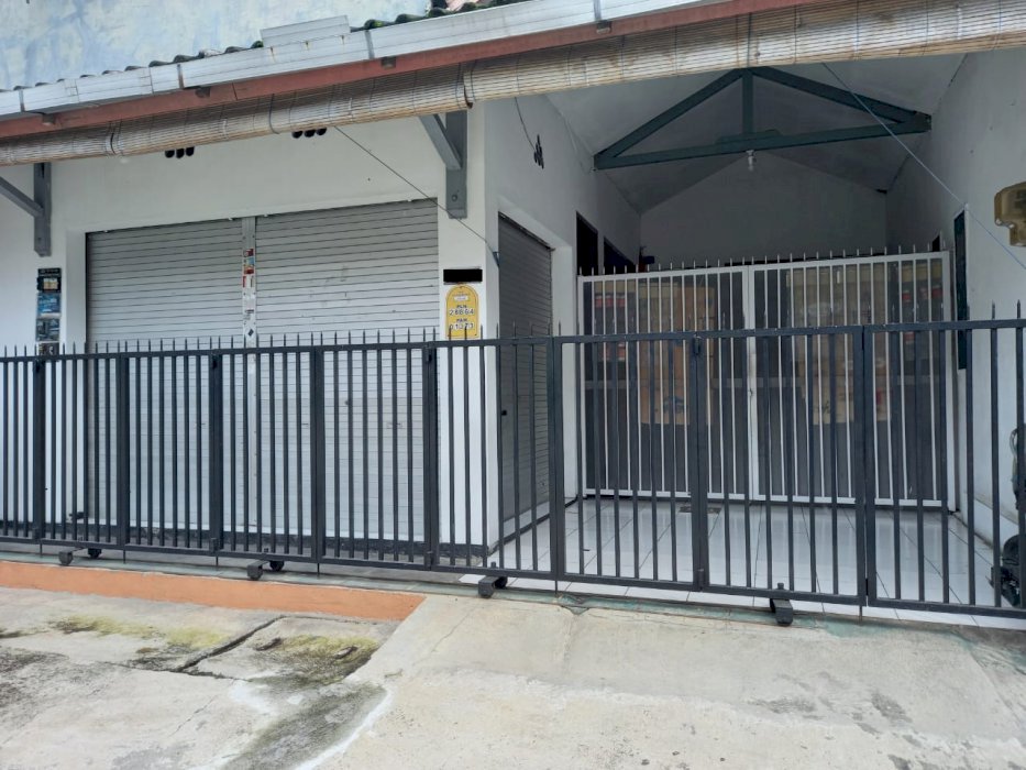 BU: RUMAH KONSEP TOKO LOKASI SAWOJAJAR 1