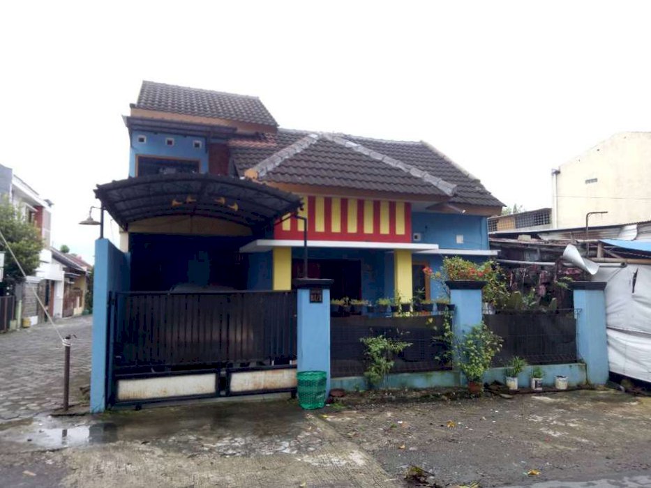 Disewakan /kos rumah strategis dan privacy belakang hotel Alana Solo