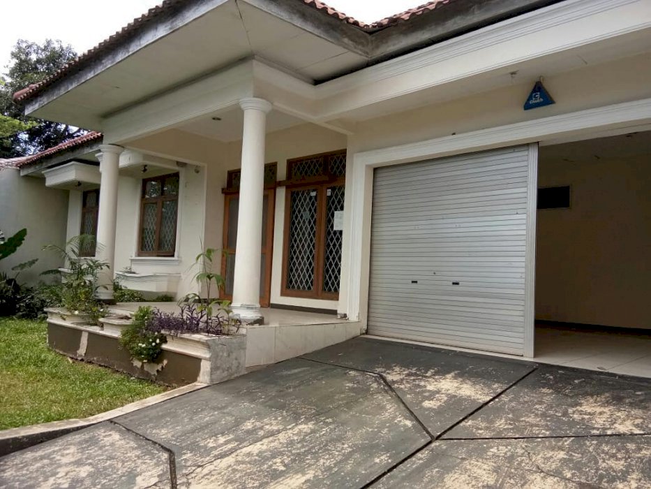 Dijual Rumah Lama Hitung Tanah di Kemang