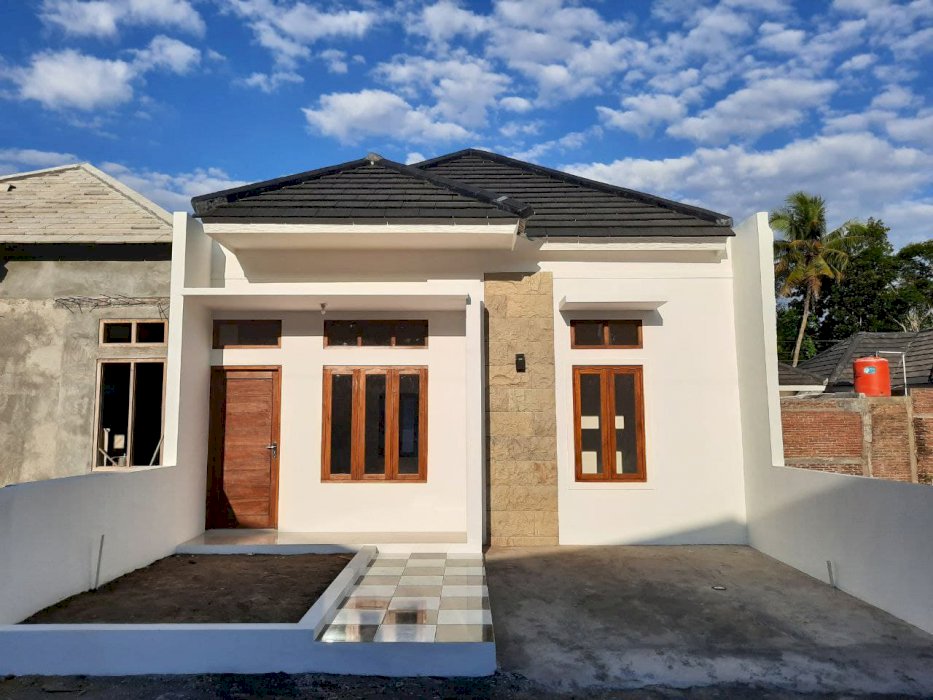 1 UNIT LAGI RUMAH DI SEYEGAN SLEMAN, 2 KT 1KM  RUANG TAMU DAN KELUARGA