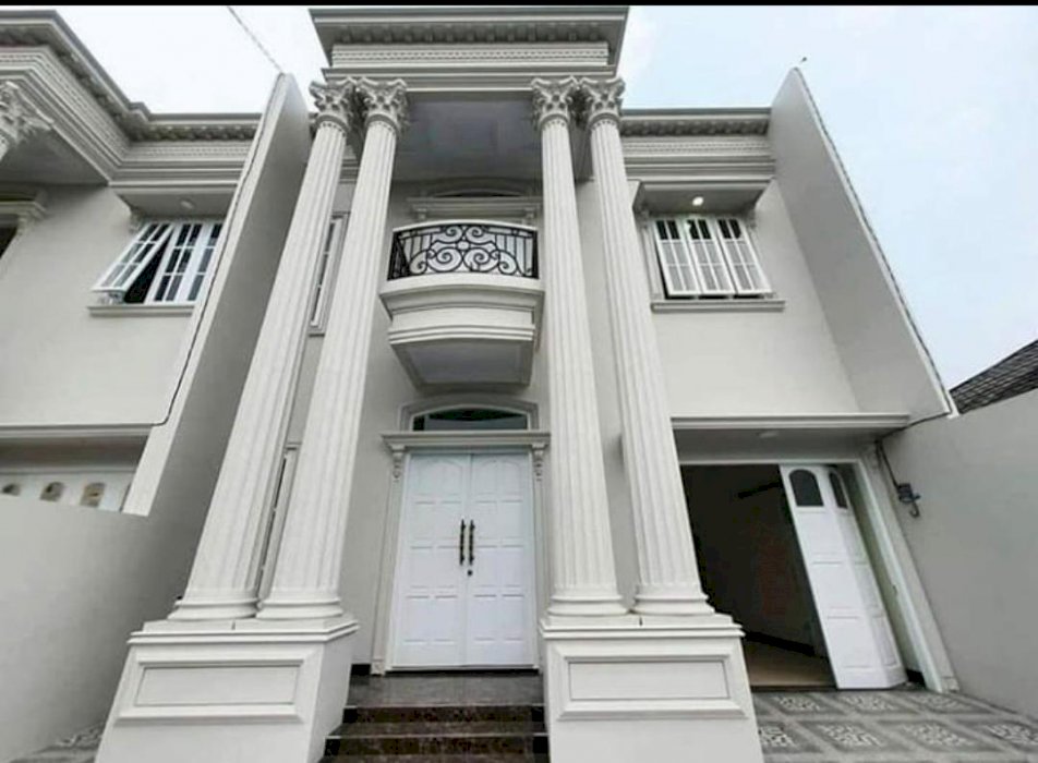 Dijual Rumah Dengan Kolam Renang di Komplek Kav DKI Jagakarsa Jakarta Selatan