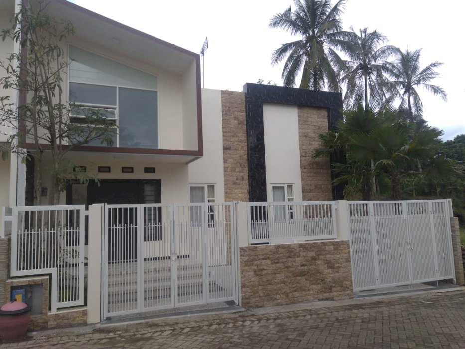 RUMAH VILLA DEKAT GOR KEN AROK - PASAR GADANG