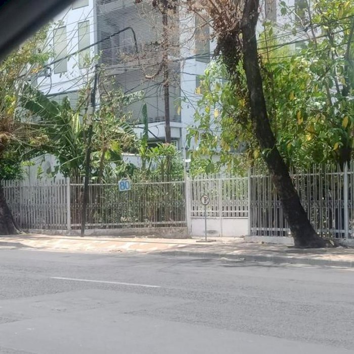 Tanah luas dipusat kota surabaya