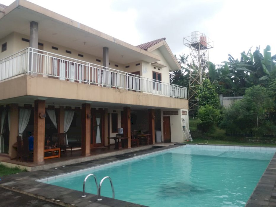 Villa Cisarua Dua Lantai Dengan Kolam Renang