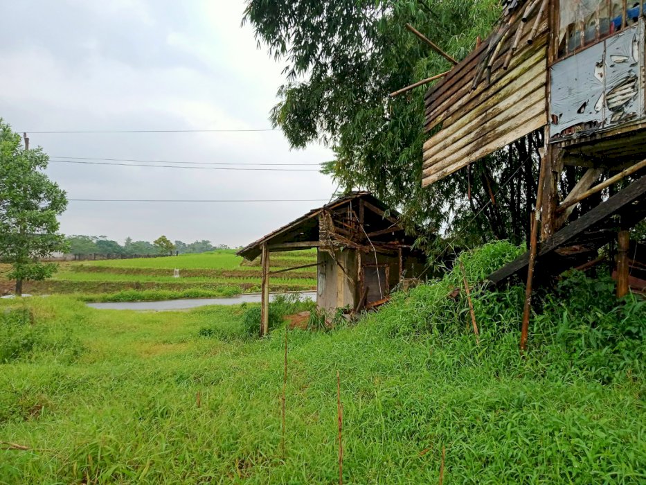 Tanah Limbangan tabet pinggir jalan