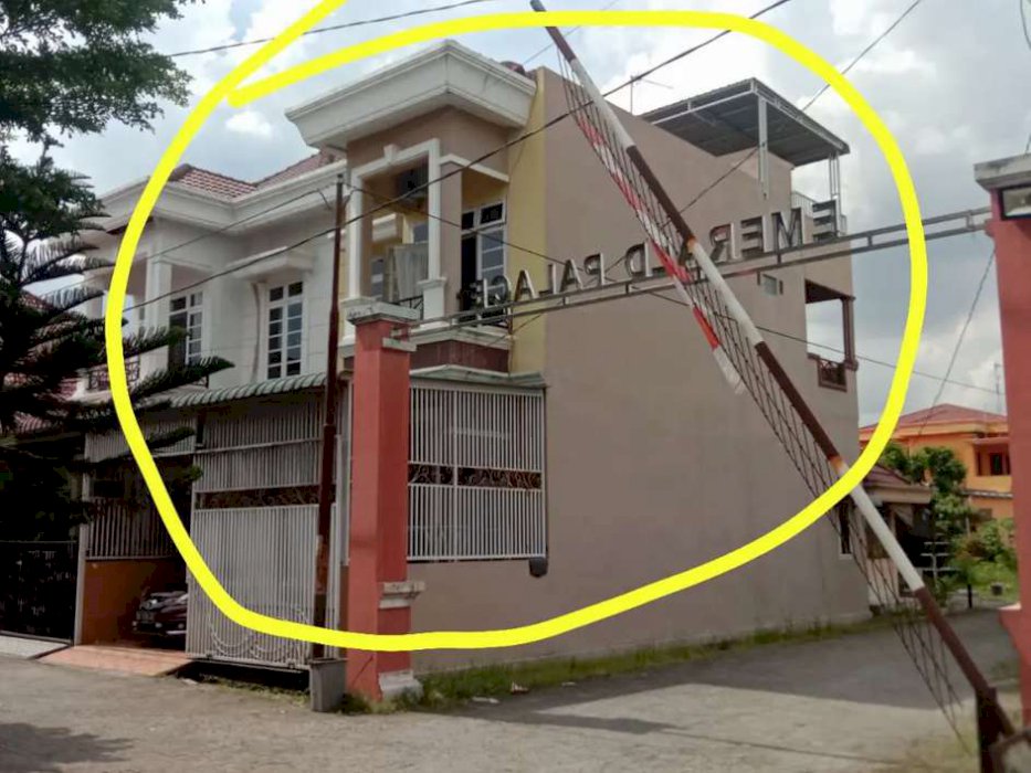 Rumah 2.5 lantai posisi hook di gaperta ujung