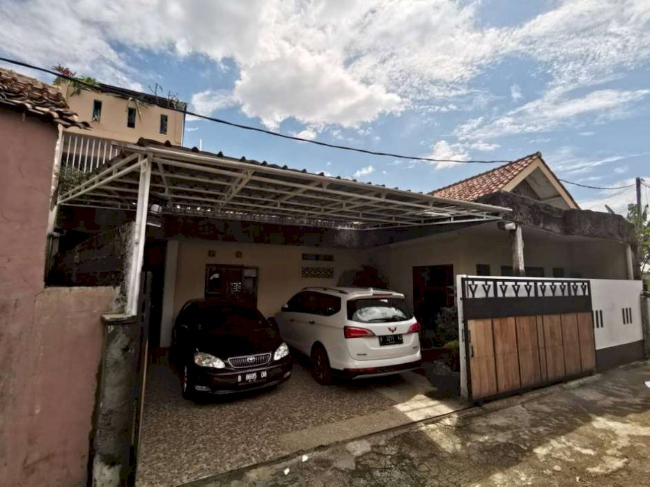 DI JUAL RUMAH PLUS KOLAM RENANG BONUS FURNISH DEKAT STASIUN DI BOGOR
