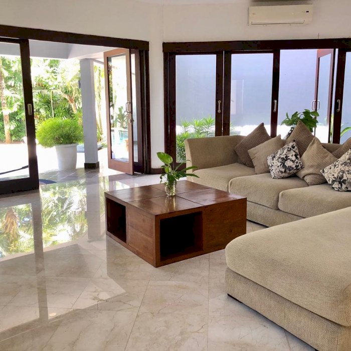 LUXURY VILA CLOSE TO CANGGU CLUB ,,  jalan kaki ke pantai