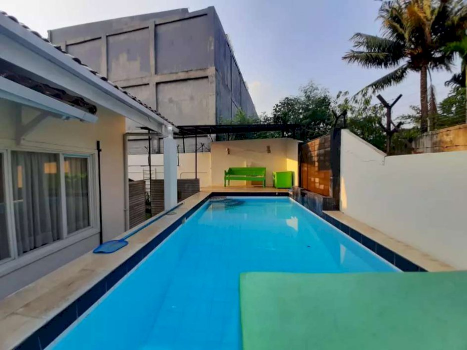 Rumah Mewah di Ciputat Timur