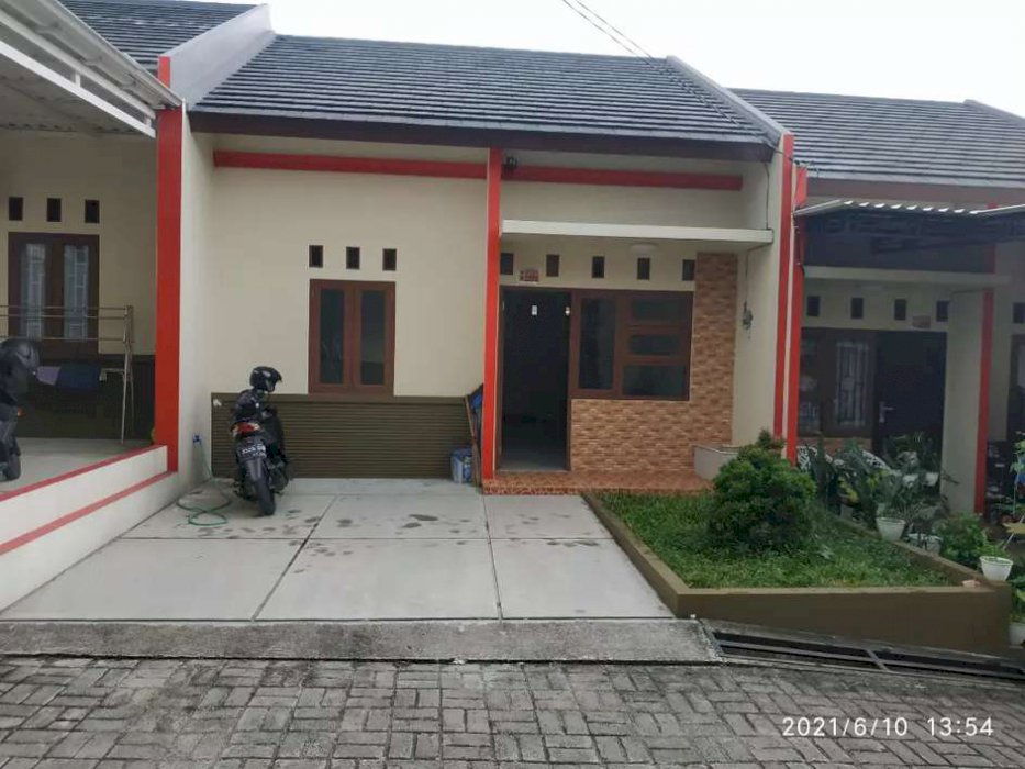 Rumah baru siap huni dalam komplek aman nyaman bebas banjir KPR DP 5%