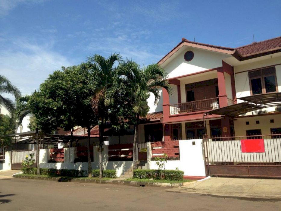 Rumah siap huni dekat Tol dan fasilitas umum di Bitaro sektor 9 Jakarta Selatan