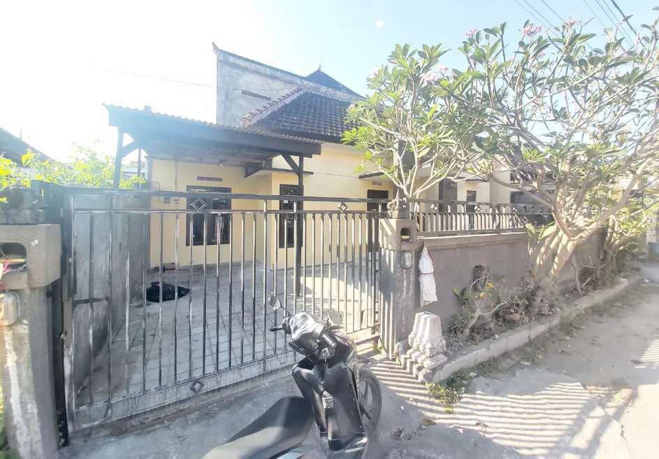 Rumah lantai 1 di jalan nangka utara