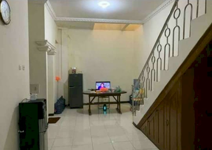 Rumah lt 110 m2 di Cempaka Putih jakarta pusat mura