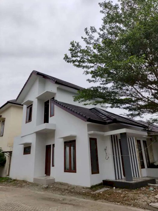 Rumah Baru Posisi Hook dalam Komplek Jalan Flamboyan