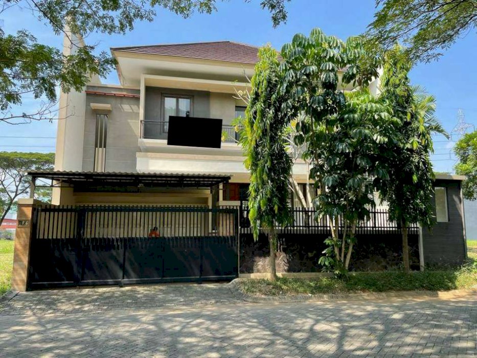 Rumah Mewah & Strategis di Bukit Telaga Golf Citraland, Kota Surabaya