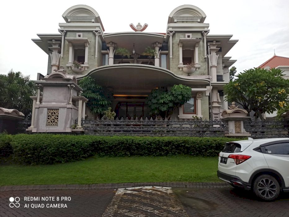 Rumah Sultan Classic dan Mewah Di Perumahan Graha Family Kota Surabaya View Golf