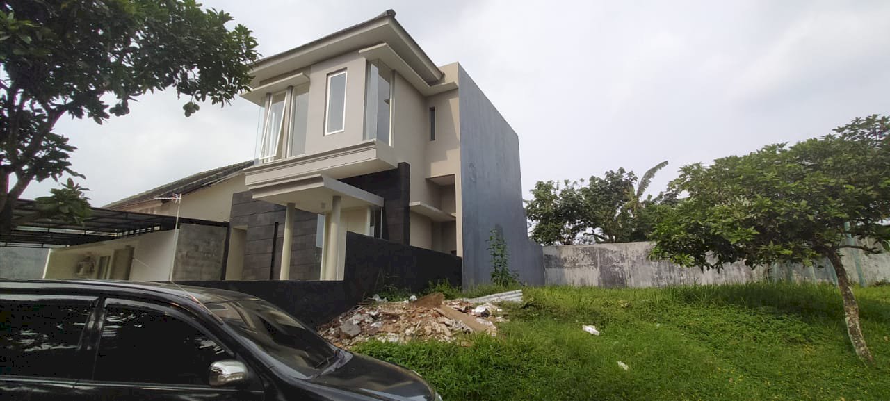 Perumahan Elite dekat lapangan golf