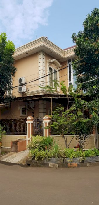 Dijual  Cepat Rumah 2 Lantai di Sektor 8B Gading Serpong, Banten