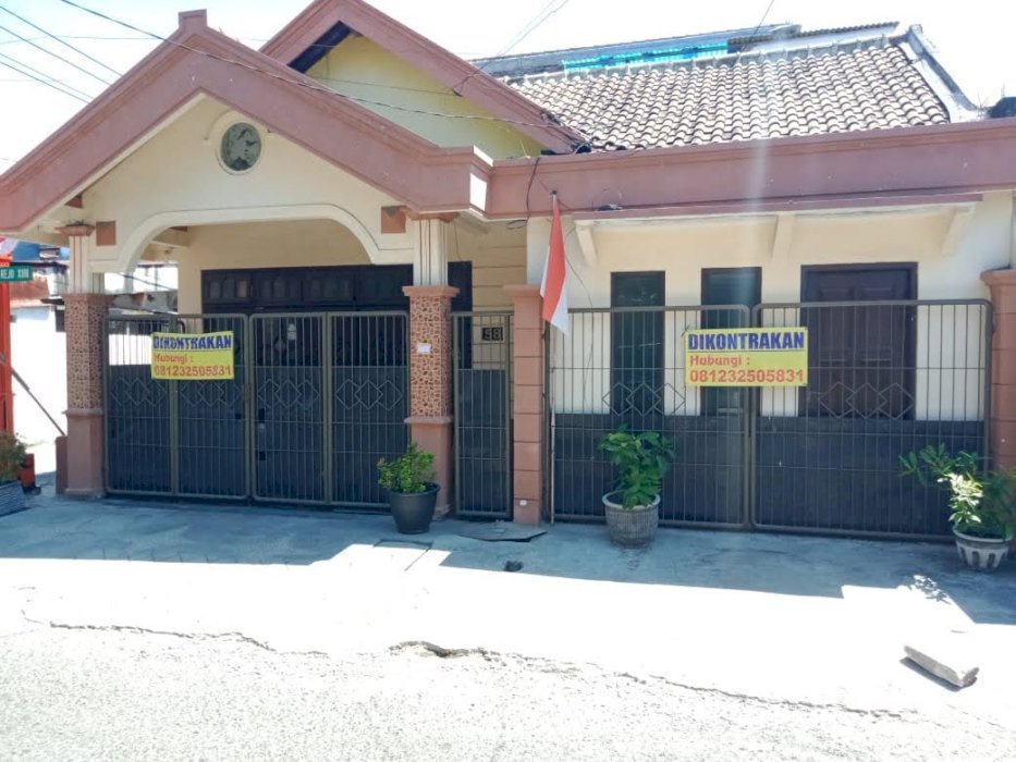 Rumah di jalan raya simorejo, bagus buat usaha