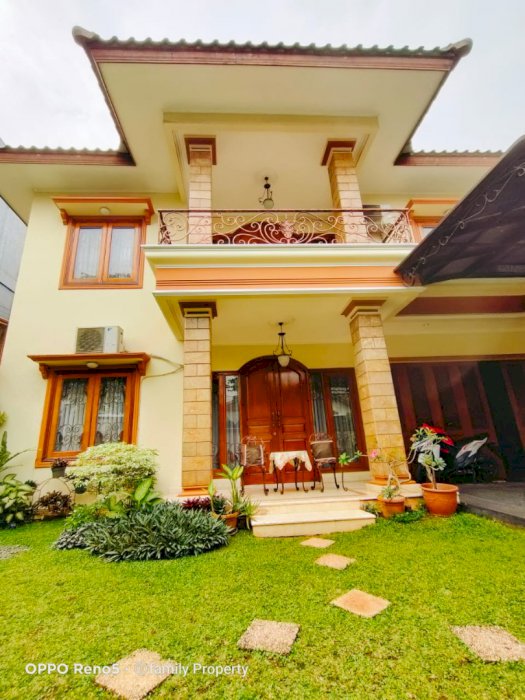Rumah Clasic desainnya di Tanah kusir Bintaro Veteran Jakarta Selatan