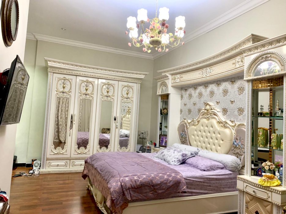 Rumah mewah ada swimming pool di joglo jakarta barat