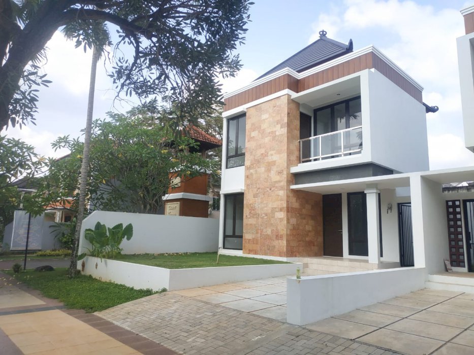 Rumah beranda Bali boulevard bsb City semarang