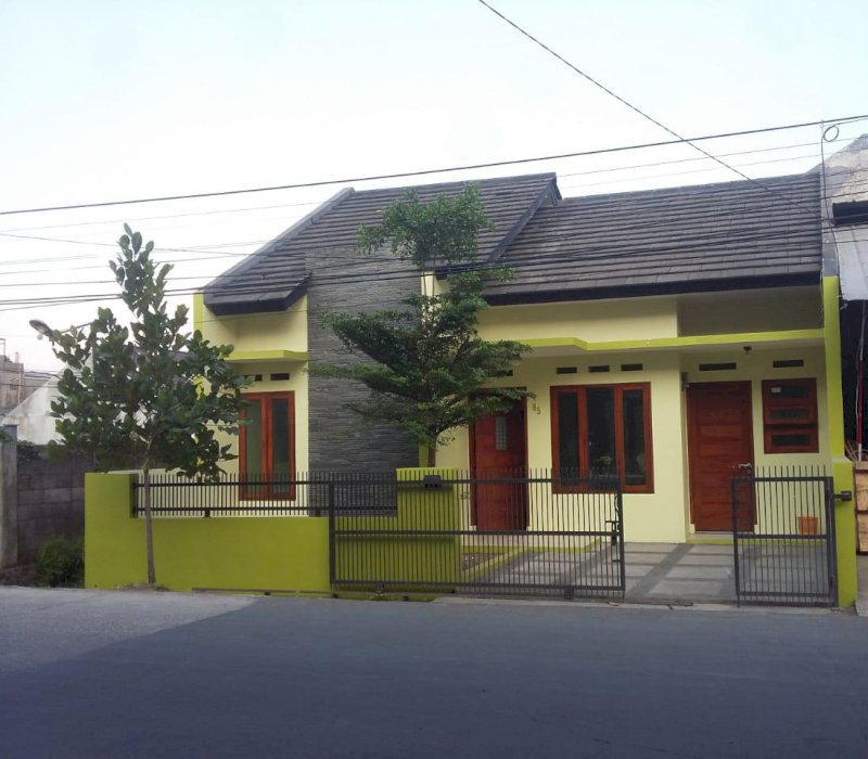 Rumah seperti baru dijalan utama komplek cisaranteun arcamanik