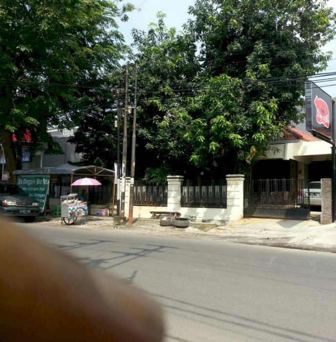 Di jual rumah di Jl. Sampangan Raya, cocok untuk kantor & usaha