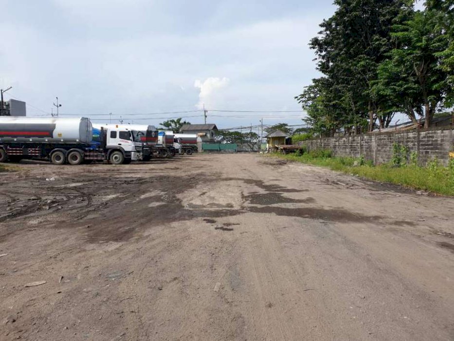 Lahan Parkir Luas dan Lokasi Strategis & Gudang di Romokalisari Gresik