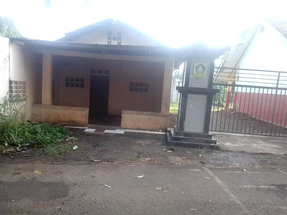 Rumah Kampung di Cikahuripan Klapanunggal