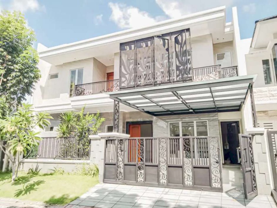 Rumah Mewah Langka di Perumahan Graha Family Blok SS, Kota Surabaya Barat