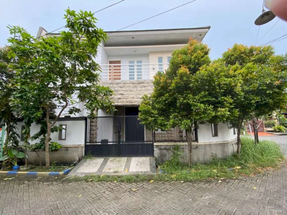 Rumah Hoek dan Minimalis Lokasi Strategis di Jalan Babatan Indah, Kota Surabaya