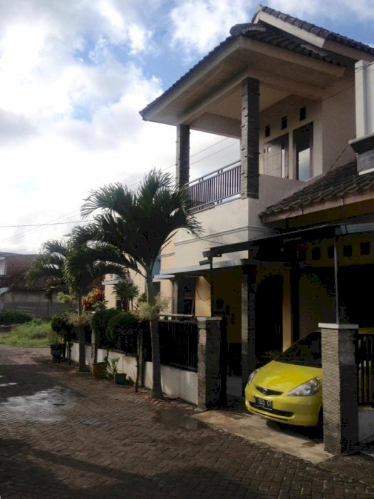 RUMAH 2 LANTAI LOKASI AREA SUHAT, PLUS FURNITURE