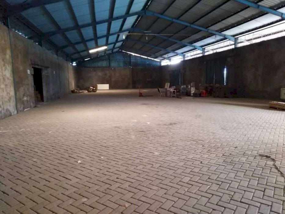 Gudang dan Kantor Model Loss Lokasi Strategis Di Jalan Kalianak Barat, Surabaya