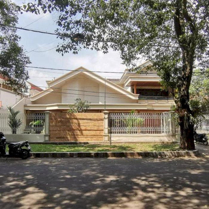 Rumah ISTIMEWA DI Balik Jalan Ijen Malang