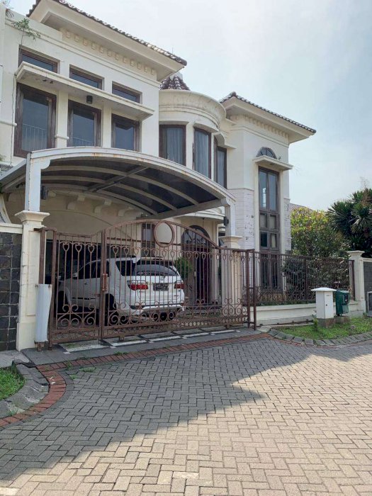 Rumah di Perumahan Central Park Klampis Regency Surabaya, Jalan Kembar & Lebar