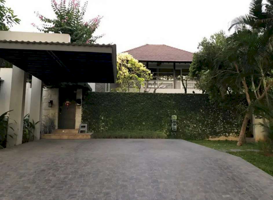 Rumah Mewah di Perumahan Isen Internasional Living Dekat Pakuwon dan Citraland