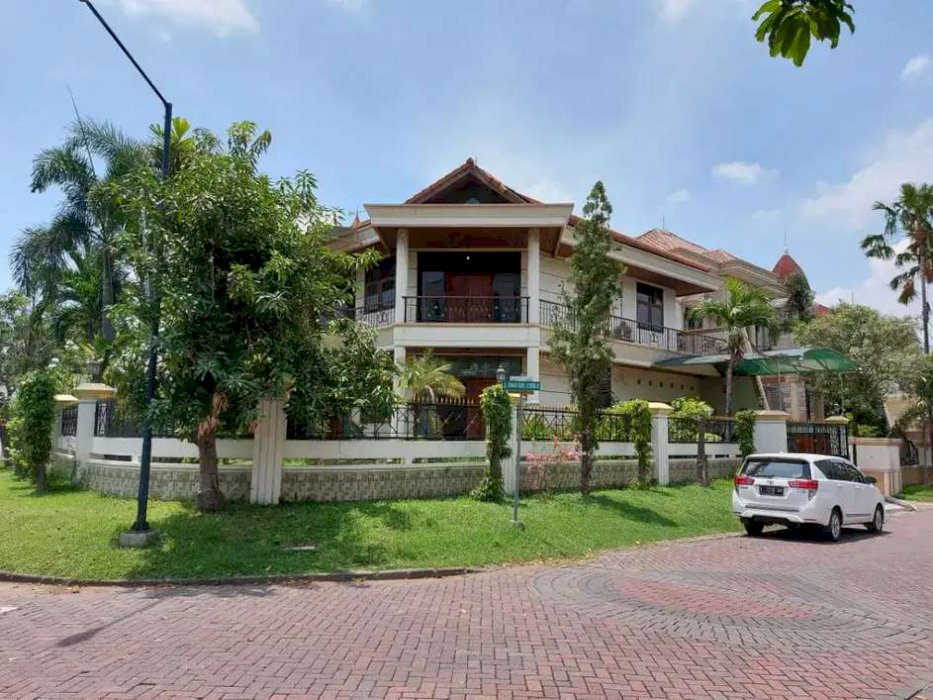 Rumah Mewah di Perumahan Graha Family Famili Blok D Surabaya Barat Paling Murah