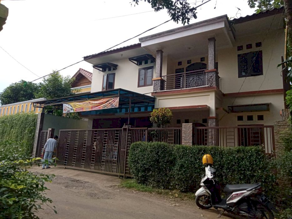DI JUAL RUMAH DUA LANTAI ASRI DAN NYAMAN LOKASI CARINGIN BOGOR
