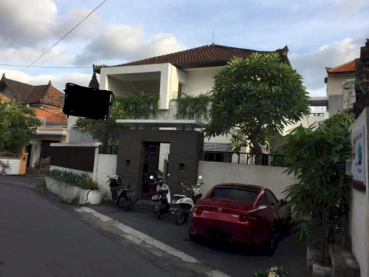 RUMAH MEGAH FULL FURNISHED DENPASAR TIMUR