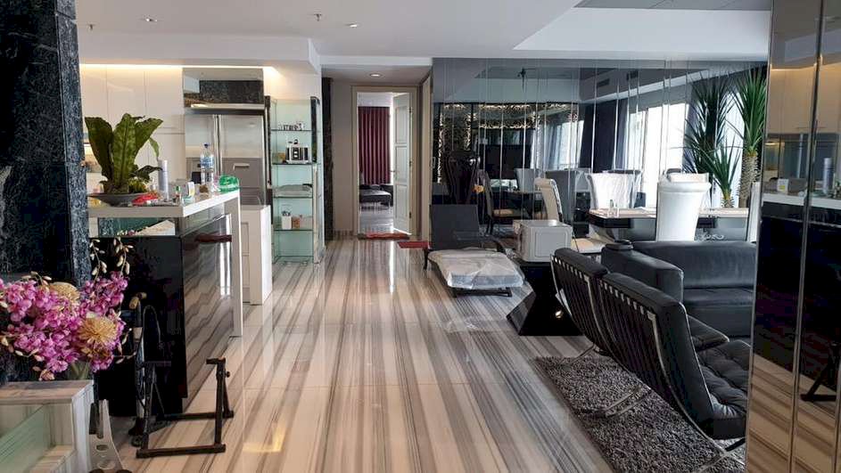 Apartemen Adhiwangsa Full Furnished Mewah Siap Huni, Surabaya Dekat Graha Famili