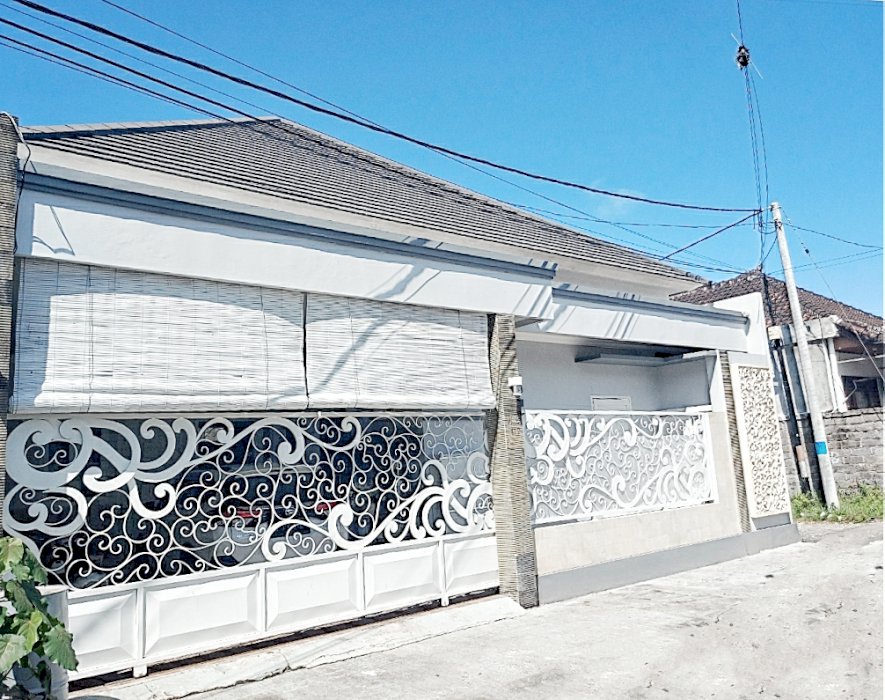 RUMAH CANTIK MINIMALIS DEKAT BYPASS TOLL BENOA