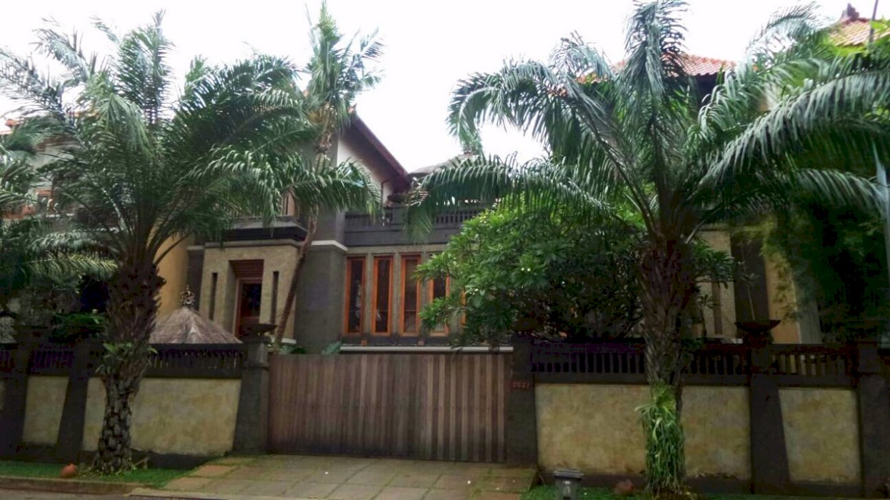 Rumah Mewah Gaya Bali Elit